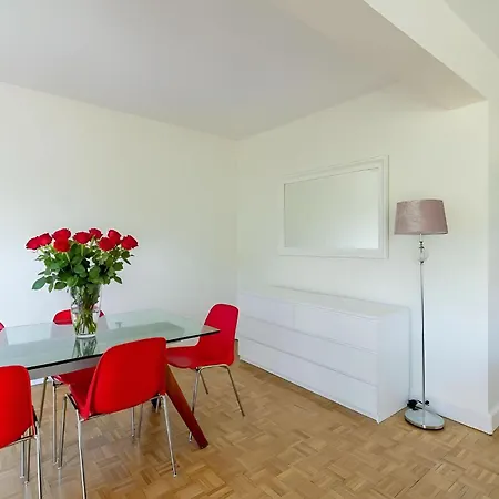 Eiffel View - Spacious 3Br - Sleeps 9 - Terrace Apartment