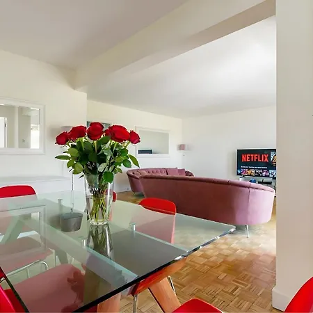 Eiffel View - Spacious 3Br - Sleeps 9 - Terrace * Paris
