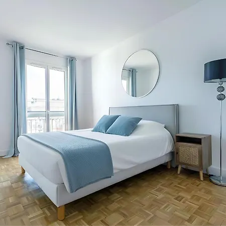 Eiffel View - Spacious 3Br - Sleeps 9 - Terrace Paris