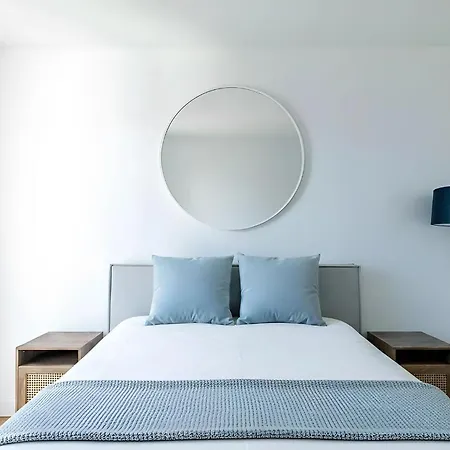 Apartment Eiffel View - Spacious 3Br - Sleeps 9 - Terrace Paris