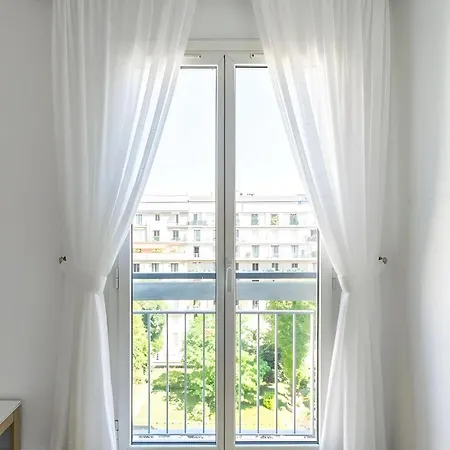 Eiffel View - Spacious 3Br - Sleeps 9 - Terrace Apartment *