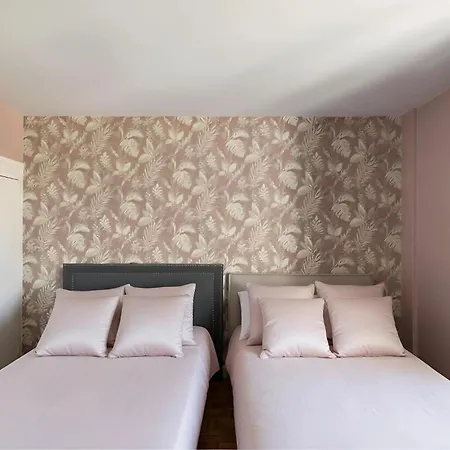 Apartment Eiffel View - Spacious 3Br - Sleeps 9 - Terrace Paris
