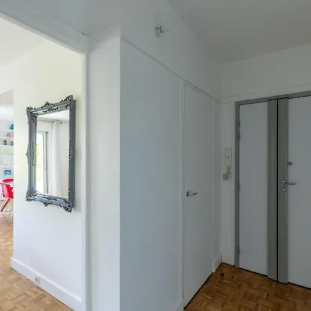 Eiffel View - Spacious 3Br - Sleeps 9 - Terrace Apartment *