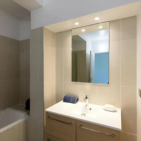 Eiffel View - Spacious 3Br - Sleeps 9 - Terrace * Paris