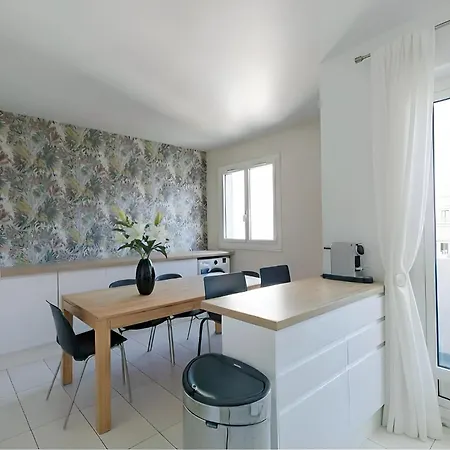 Apartment Eiffel View - Spacious 3Br - Sleeps 9 - Terrace Paris