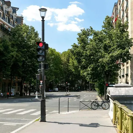 Eiffel View - Spacious 3Br - Sleeps 9 - Terrace * Paris